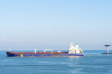 25 Ekim 2024. Maasvlakte Rotterdam, Hollanda. Kargo gemisi Rotterdam Limanı 'ndan ayrılıyor..