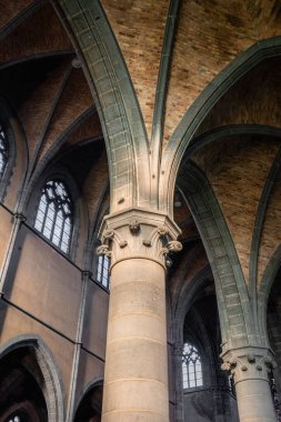 Belçika 'da terk edilmiş bir kilisenin içinde. Urbex.