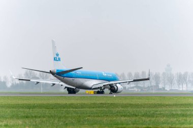 8 Kasım 2024. Schiphol, Hollanda. Bir KLM uçağı Schiphol 'a indi..