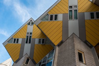 1 Aralık 2024. Rotterdam, Hollanda. Blaak, Rotterdam 'daki ünlü Cubus evleri..
