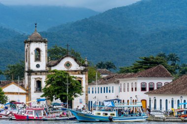 Januari 6, 2025. Paraty, Brezilya. Paraty, Brezilya 'nın Sahil ve Limanı.