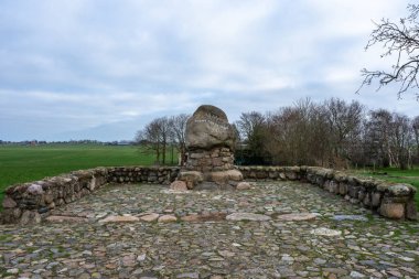 11 Aralık 2024. Uyarı, Hollanda. 1345 'teki Uyarı Savaşı' ndan bir anıt..