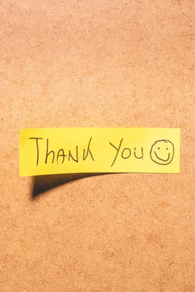 Kahverengi arka planda bir teşekkür notu..