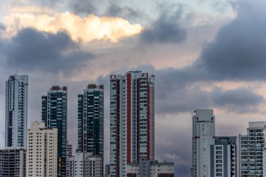 Tatuape, Sao Paulo, Brezilya 'da dramatik bir gün batımı.