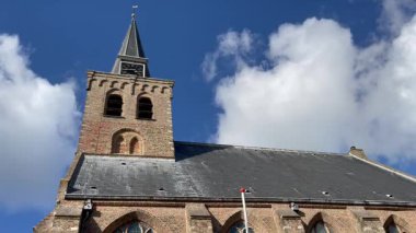 Hollanda 'da küçük bir köyden gelen kilise, T Woudt. 8 Ekim 2022.