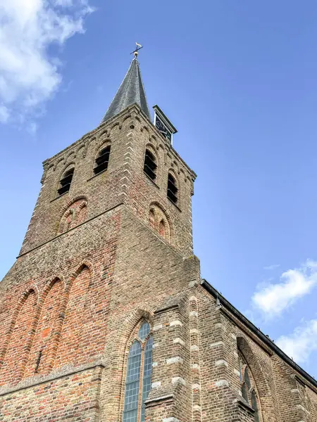 Hollanda 'da küçük bir köyden gelen kilise, T Woudt. 8 Ekim 2022.