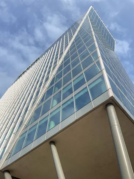 Hollanda, Lahey 'deki modern mimari. 4 Haziran 2025.