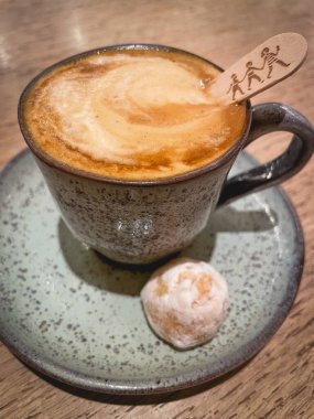 Restoranda güzel bir fincan kahve..