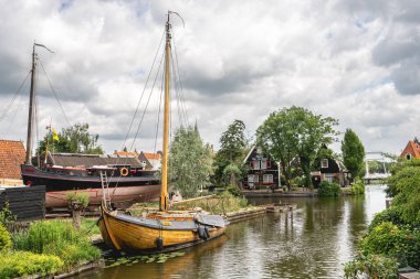 Edam 'ın eski merkezi, Hollanda. 15 Haziran 2025.
