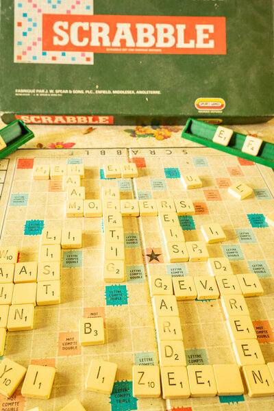 Очень старая версия игры Scrabble. Льеж Бельгия. 14 июня 2025 года.