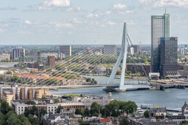 Rotterdam 'ın ufuk çizgisi, Europole' den alındı. Rotterdam, Hollanda. 22 Haziran 2025.