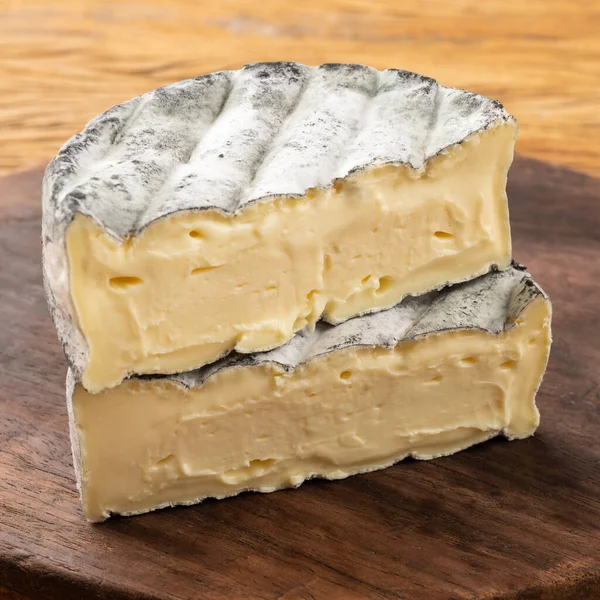 Closeup of cut brazilian artisan Lua Cheia cheese showing creamy interior.