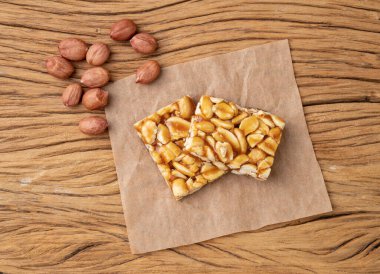 Pe de moleque, tipik Brezilya fıstığı şekeri ve haziran festivali yemeği..