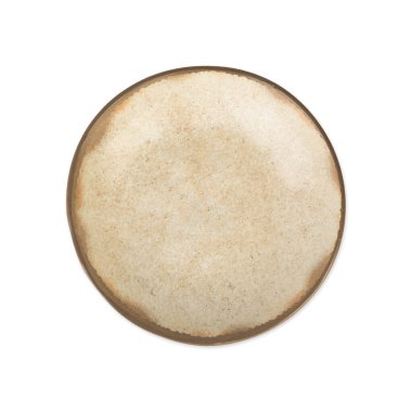 Kahverengi kırsal seramik plaka beyaz arkaplan üzerinde izole.