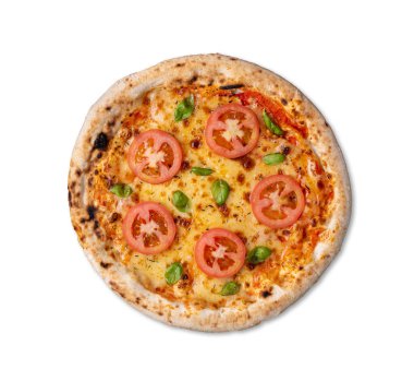 Domatesli Margherita pizza, zeytinyağı, yumurta ve un ahşap masanın üzerinde..