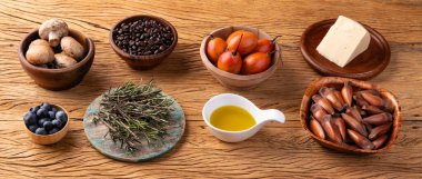 Brezilya Mantiqueira bölgesi tipik malzemeleri. Tamarillo, pinion, yabanmersini, mantar.