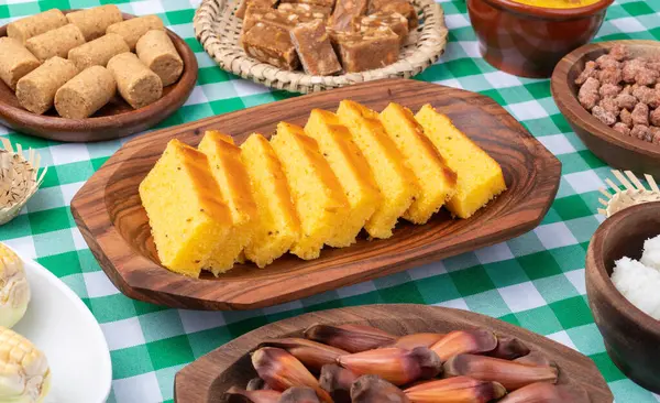 Типичная Бразильская Еда Фестиваля Джун Поверх Клетчатки Мбаппе Хунина — стоковое фото