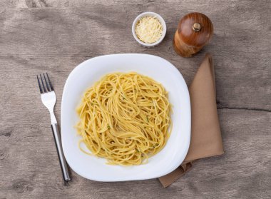 Sarımsaklı ve zeytinyağlı spagetti..