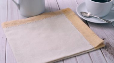 El masadaki samantas koymak, tipik Brezilya şekeri kaplı bisküvi.