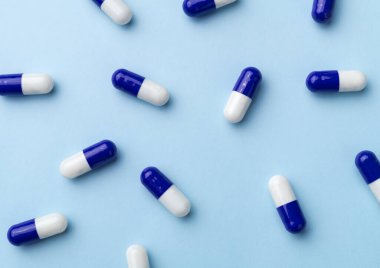 Bir grup ilaç kapsülü hapı..