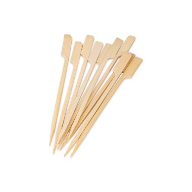 Beyaz arka planda izole edilmiş bir grup ahşap çubuk..