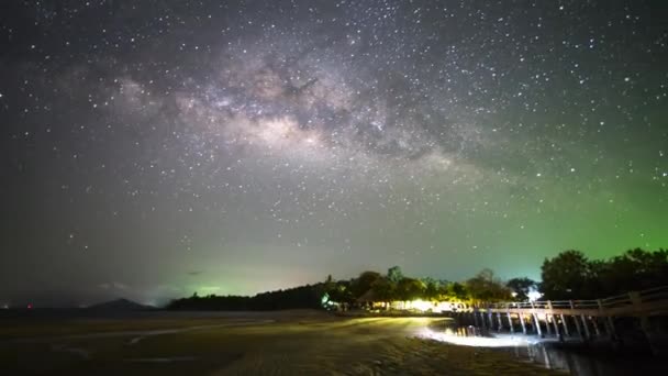 在紧邻的天空中 一颗银河之星 山景朦胧 座落在泰国 — 图库视频影像