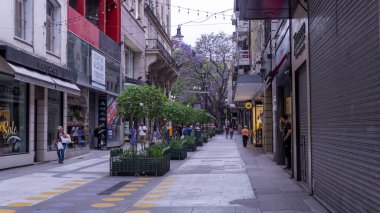 Florida Caddesi sıcak bir yaz gününde