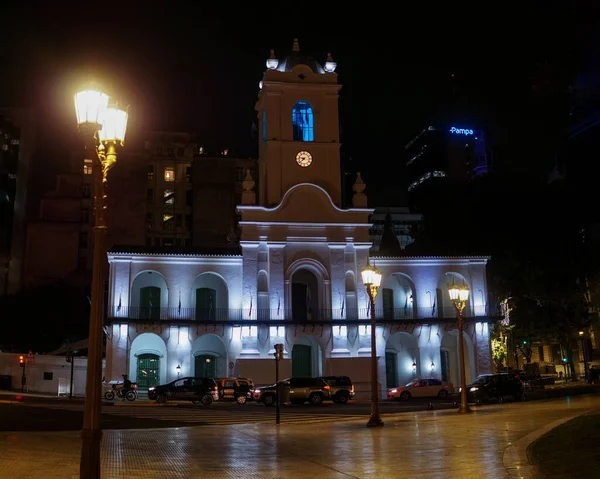 晚上在布宜诺斯艾利斯的Cabildo旅馆的前景 — 图库照片