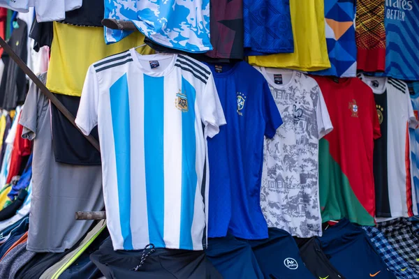 Calcutá Índia Novembro 2022 Camisas Futebol Vários Países Estão Penduradas — Fotografia de Stock