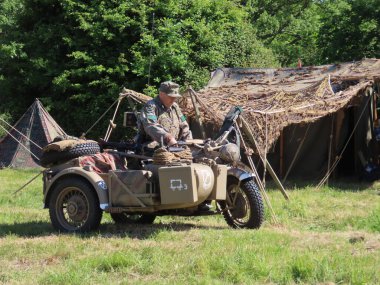 Waterlooville, İngiltere - 25 Mayıs 2024: Solent Military Collectors Club 2. Amaç savaşı yüceltmek değil, dünya tarihinin geçmiş dönemlerinin izleyicilerini eğitmek..