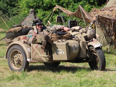 Waterlooville, İngiltere - 25 Mayıs 2024: Solent Military Collectors Club 2. Amaç savaşı yüceltmek değil, dünya tarihinin geçmiş dönemlerinin izleyicilerini eğitmek..