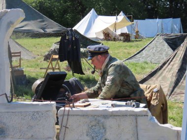 Waterlooville, İngiltere - 25 Mayıs 2024: Solent Military Collectors Club 2. Amaç savaşı yüceltmek değil, dünya tarihinin geçmiş dönemlerinin izleyicilerini eğitmek..