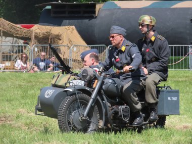 Waterlooville, İngiltere - 25 Mayıs 2024: Solent Military Collectors Club 2. Amaç savaşı yüceltmek değil, dünya tarihinin geçmiş dönemlerinin izleyicilerini eğitmek..