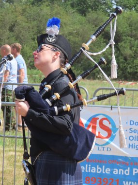 Waterlooville, İngiltere - 25 Mayıs 2025: The Hampshire Caledonian Pipe Band Solent Overlord Askeri Koleksiyoncular Kulübü 'nde hafta sonu sahne alacak.