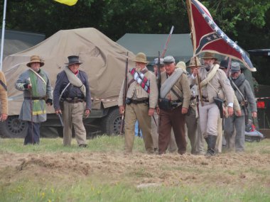 Waterlooville, İngiltere - 25 Mayıs 2025: Dördüncü Amerikan Piyade Amerikan İç Savaşı canlandırma grubu zamanın çatışmasını sahneledi. Amaç savaşı yüceltmek değil, dünya tarihinin bu zamanlarında insanları eğitmek.. 