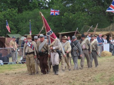 Waterlooville, İngiltere - 25 Mayıs 2025: Dördüncü Amerikan Piyade Amerikan İç Savaşı canlandırma grubu zamanın çatışmasını sahneledi. Amaç savaşı yüceltmek değil, dünya tarihinin bu zamanlarında insanları eğitmek.. 