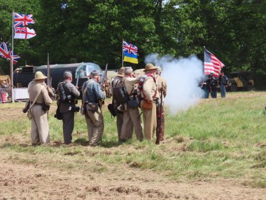 Waterlooville, İngiltere - 25 Mayıs 2025: Dördüncü Amerikan Piyade Amerikan İç Savaşı canlandırma grubu zamanın çatışmasını sahneledi. Amaç savaşı yüceltmek değil, dünya tarihinin bu zamanlarında insanları eğitmek.. 