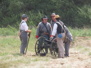 Waterlooville, İngiltere - 25 Mayıs 2025: Dördüncü Amerikan Piyade Amerikan İç Savaşı canlandırma grubu zamanın çatışmasını sahneledi. Amaç savaşı yüceltmek değil, dünya tarihinin bu zamanlarında insanları eğitmek.. 