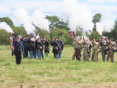 Waterlooville, İngiltere - 25 Mayıs 2025: Dördüncü Amerikan Piyade Amerikan İç Savaşı canlandırma grubu zamanın çatışmasını sahneledi. Amaç savaşı yüceltmek değil, dünya tarihinin bu zamanlarında insanları eğitmek.. 
