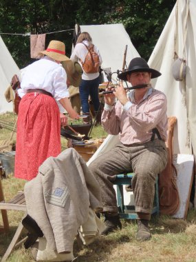 Waterlooville, İngiltere - 25 Mayıs 2025: Dördüncü Amerikan Piyade Amerikan İç Savaşı canlandırma grubu zamanın çatışmasını sahneledi. Amaç savaşı yüceltmek değil, dünya tarihinin bu zamanlarında insanları eğitmek.. 