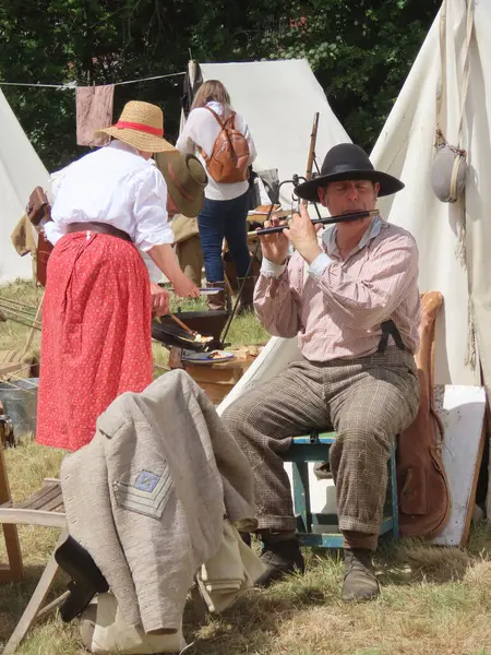 Waterlooville, İngiltere - 25 Mayıs 2025: Dördüncü Amerikan Piyade Amerikan İç Savaşı canlandırma grubu zamanın çatışmasını sahneledi. Amaç savaşı yüceltmek değil, dünya tarihinin bu zamanlarında insanları eğitmek.. 