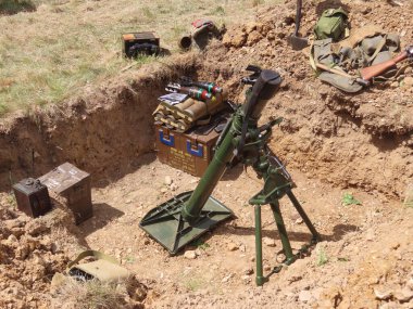 Havan topu, genellikle yakın ateş desteği için kullanılan ve yüksek açılı mermiler fırlatan bir tür düz namlulu silahtır. Tipik bir insan-portatif, namlu dolu ve çeşitli mühimmatlar atabiliyor.,