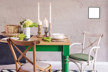 Taş duvar ve yemek masası ve dizayn sandalyeleri, ev, ofis ve otel iç tasarımı