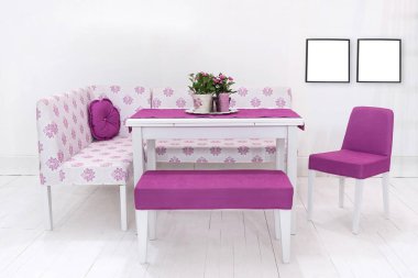 Yemek odası ve iç mekan tasarımı ev işleri için tasarlandı.