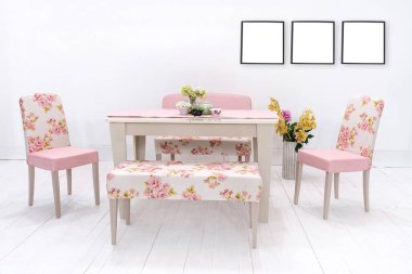 Yemek odası ve iç mekan tasarımı ev işleri için tasarlandı.