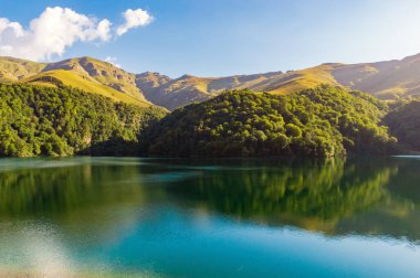 Azerbaycan Cumhuriyeti 'nde MaralGol Gölü manzarası