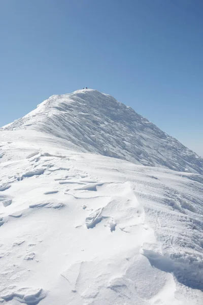 Szczyt Pokrytej Śniegiem Góry Błękitnym Niebie Słoneczny Dzień Niseko Hokkaido — Zdjęcie stockowe