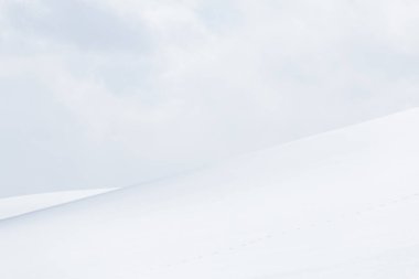 Soyut beyaz kar tarlası kışın karlı manzarası