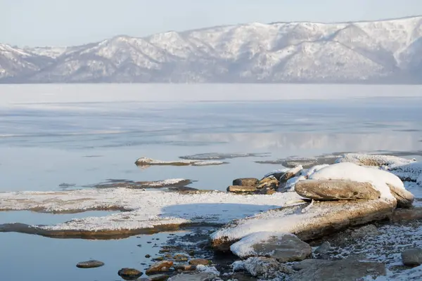 Donmuş kış manzarası, Kussharo Gölü, Hokkaido, Japonya