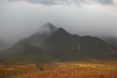 Rishiri Dağı akşam manzarası, gün batımında bulut ile birlikte.